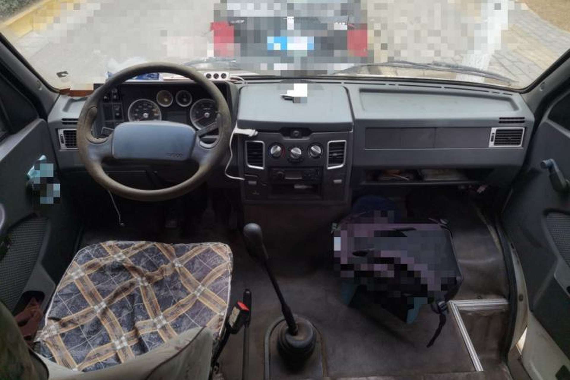 Used Iveco Daily 2009 2.5T-A35 7-Seater Center Console