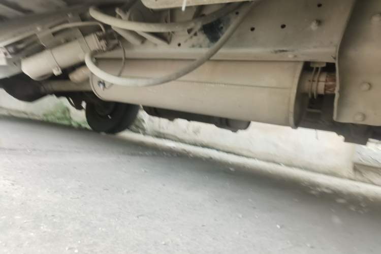 Used Iveco Daily 2009 2.5T-A35 7-Seater Chassis Front Right
