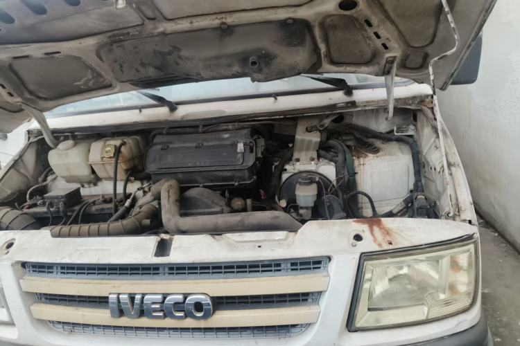 Used Iveco Daily 2009 2.5T-A35 7-Seater Engine Bay