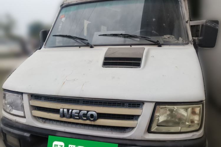 Used Iveco Daily 2009 2.5T-A35 7-Seater Front