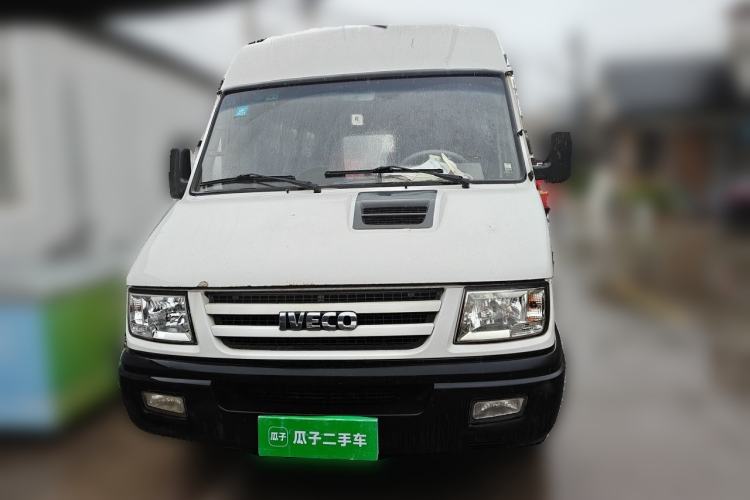 Used Iveco Daily 2009 2.5T-A35 7-Seater Front