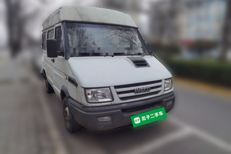 Used Iveco Daily 2009 2.5T-A35 7-Seater Front Right 45 Deg