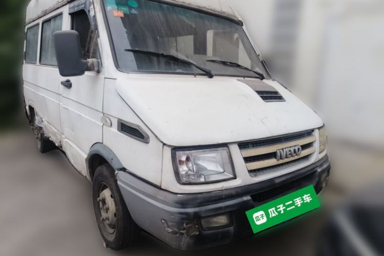 Used Iveco Daily 2009 2.5T-A35 7-Seater Front Right 45 Deg