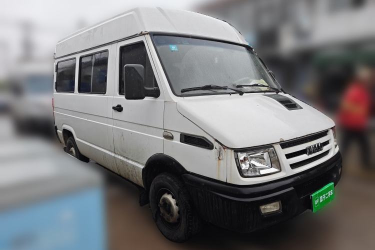Used Iveco Daily 2009 2.5T-A35 7-Seater Front Right 45 Deg
