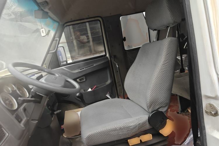 Used Iveco Daily 2009 2.5T-A35 7-Seater Left Front Seat