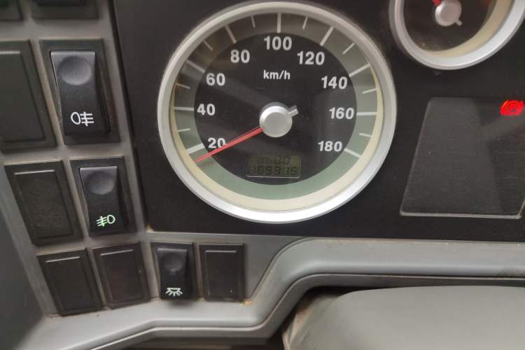 Used Iveco Daily 2009 2.5T-A35 7-Seater Odometer Close Up