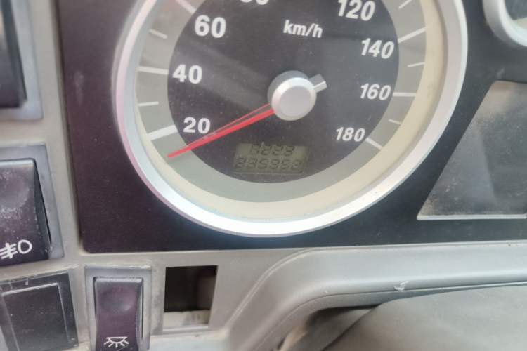 Used Iveco Daily 2009 2.5T-A35 7-Seater Odometer Close Up
