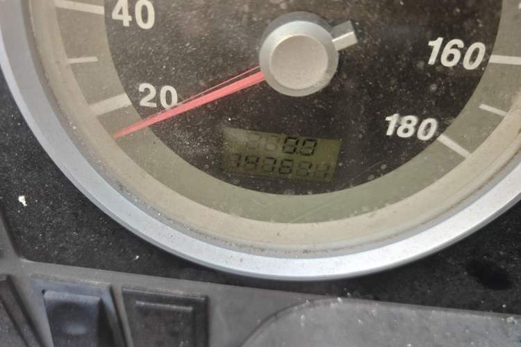 Used Iveco Daily 2009 2.5T-A35 7-Seater Odometer Close Up
