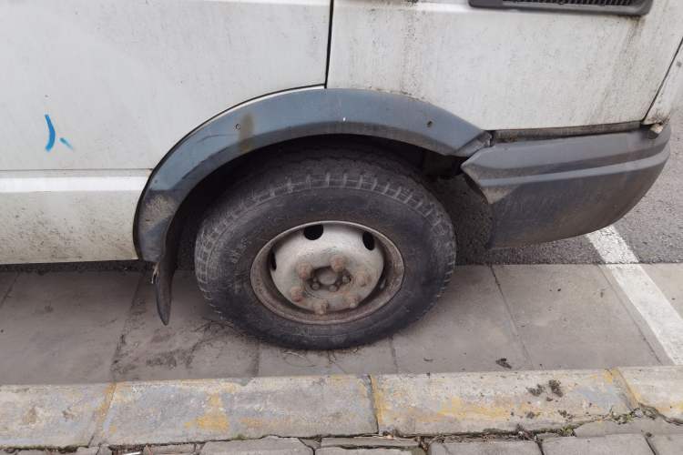 Used Iveco Daily 2009 2.5T-A35 7-Seater Right Front Wheel Hub