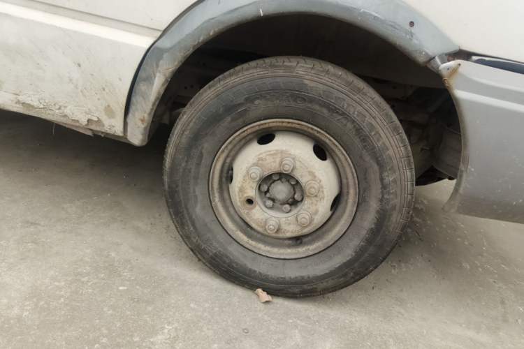 Used Iveco Daily 2009 2.5T-A35 7-Seater Right Front Wheel Hub