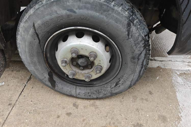 Used Iveco Daily 2009 2.5T-A35 7-Seater Right Front Wheel Hub