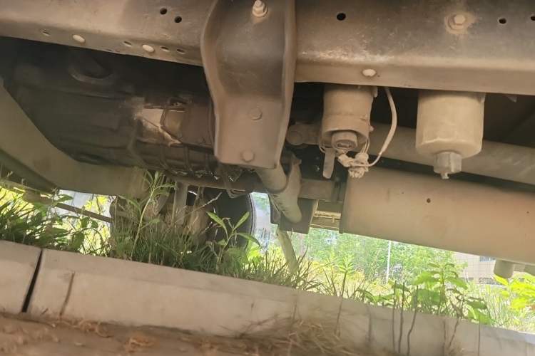 Used Iveco Daily 2009 2.5T-A35 7-Seater Chassis Front Left