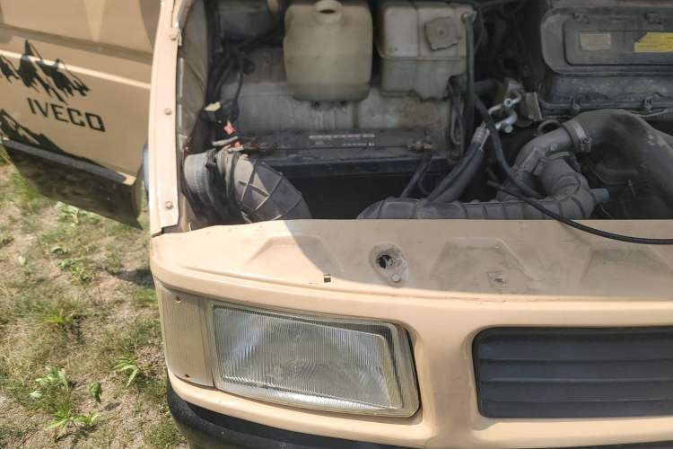 Used Iveco Daily 2009 2.5T-A35 7-Seater Engine Bay Right