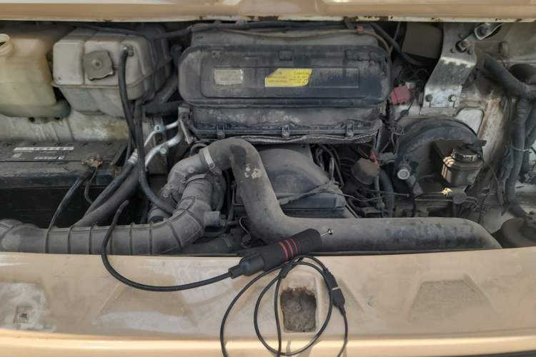 Used Iveco Daily 2009 2.5T-A35 7-Seater Engine Bay