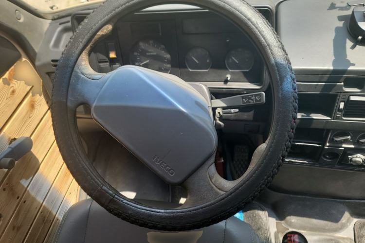 Used Iveco Daily 2009 2.5T-A35 7-Seater Steering Wheel