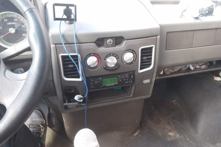Used Iveco Daily 2012 2.5T-A35 Logistics Version 1 Mid-Roof Audio And AC Panel