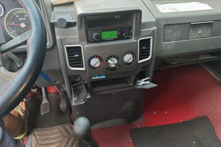 Used Iveco Daily 2012 2.5T-A35 Logistics Version 1 Mid-Roof Audio And AC Panel