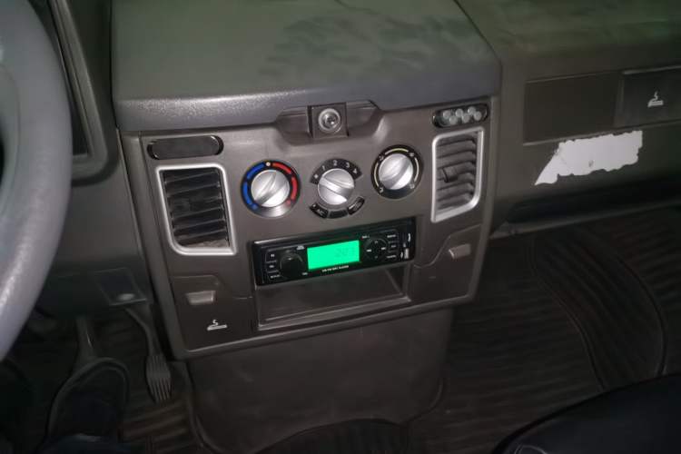 Used Iveco Daily 2012 2.5T-A35 Logistics Version 1 Mid-Roof Audio And AC Panel