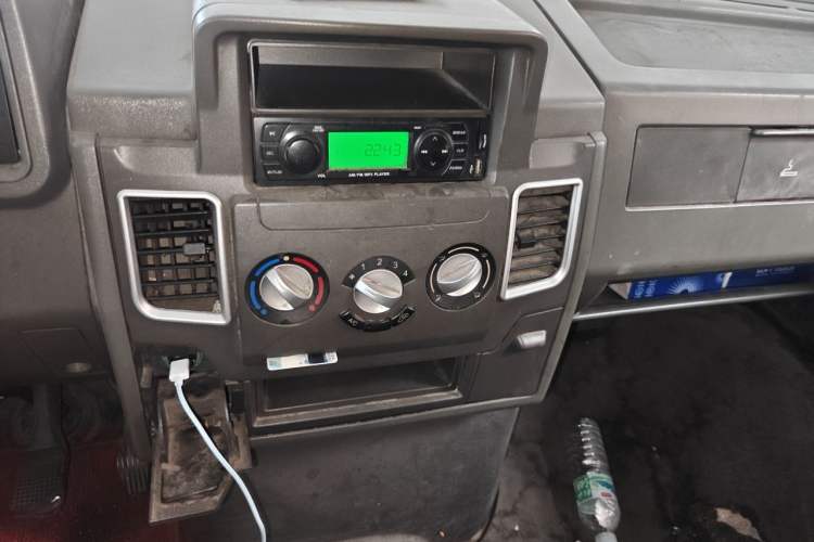 Used Iveco Daily 2012 2.5T-A35 Logistics Version 1 Mid-Roof Audio And AC Panel