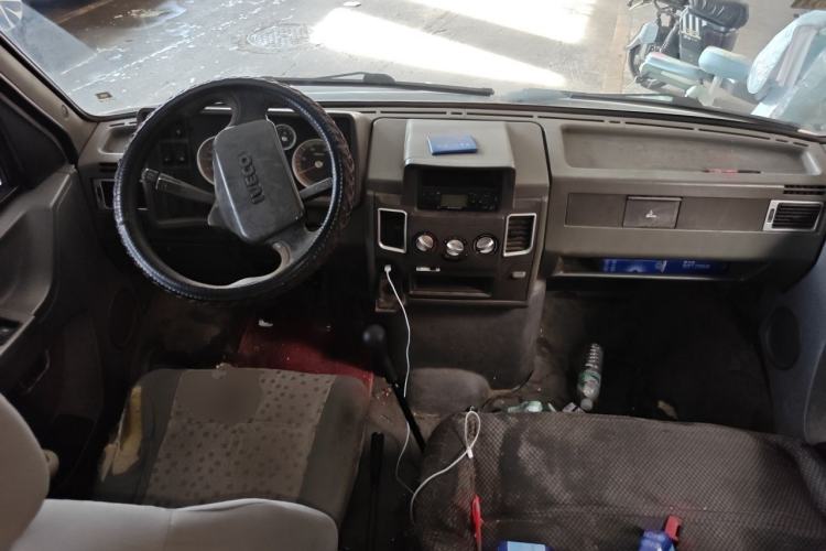 Used Iveco Daily 2012 2.5T-A35 Logistics Version 1 Mid-Roof Center Console