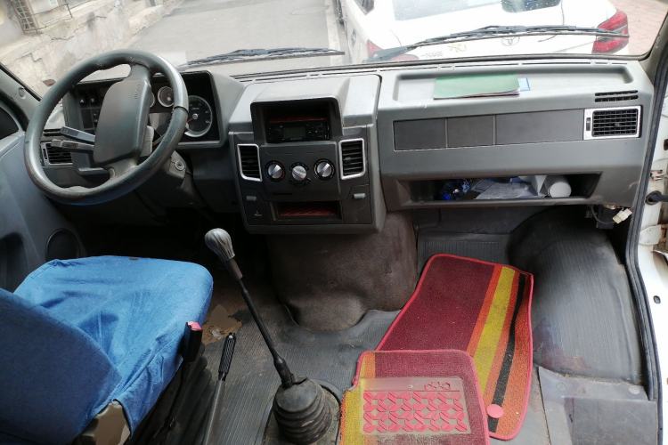 Used Iveco Daily 2012 2.5T-A35 Logistics Version 1 Low Roof Center Console