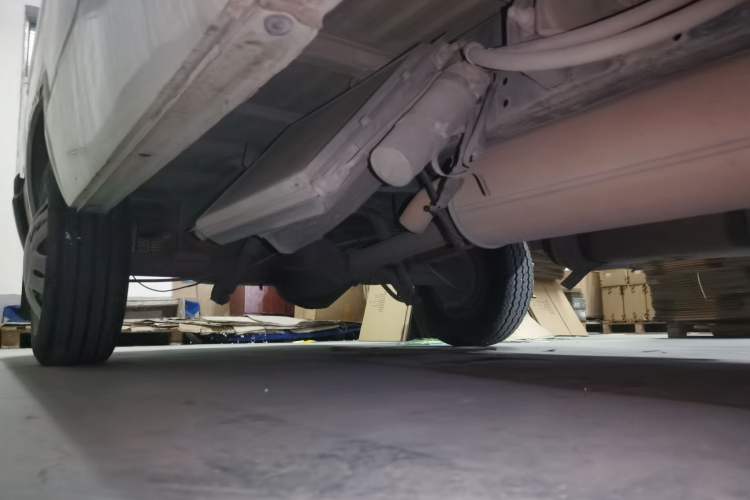 Used Iveco Daily 2012 2.5T-A35 Logistics Version 1 Mid-Roof Chassis Front Right