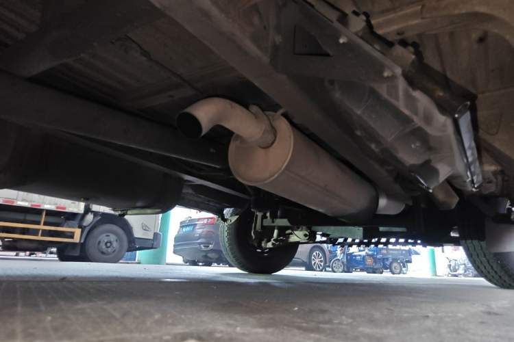 Used Iveco Daily 2012 2.5T-A35 Logistics Version 1 Mid-Roof Chassis Rear Right