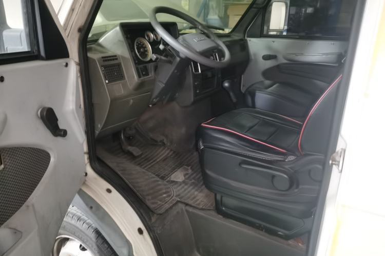 Used Iveco Daily 2012 2.5T-A35 Logistics Version 1 Mid-Roof Driver Seat