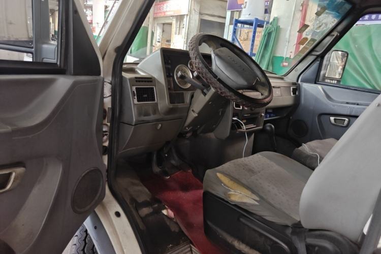 Used Iveco Daily 2012 2.5T-A35 Logistics Version 1 Mid-Roof Driver Seat