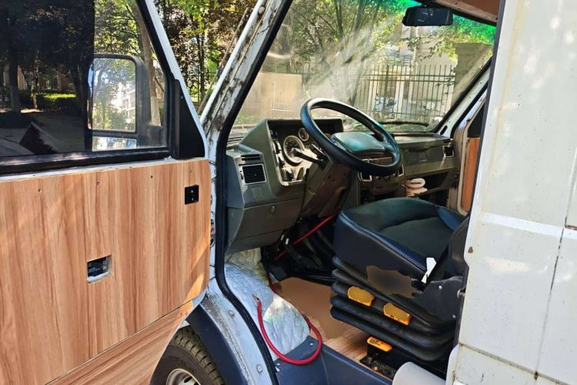 Used Iveco Daily 2012 2.5T-A35 Logistics Version 1 Mid-Roof Driver Seat