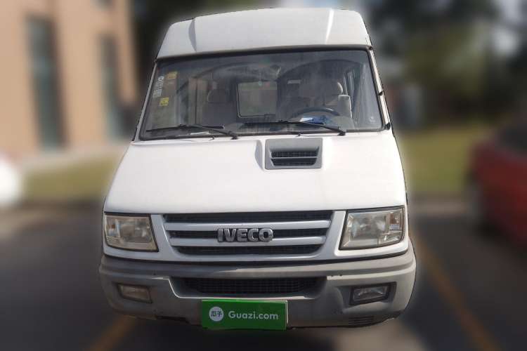 Used Iveco Daily 2012 2.5T-A35 Logistics Version 1 Mid-Roof Front
