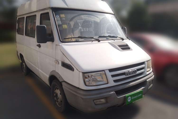 Used Iveco Daily 2012 2.5T-A35 Logistics Version 1 Mid-Roof Front Right 45 Deg