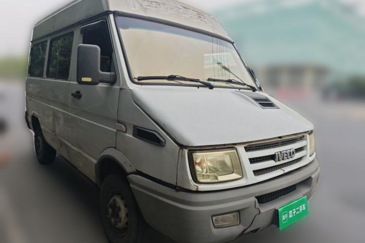 Used Iveco Daily 2012 2.5T-A35 Logistics Version 1 Mid-Roof Front Right 45 Deg