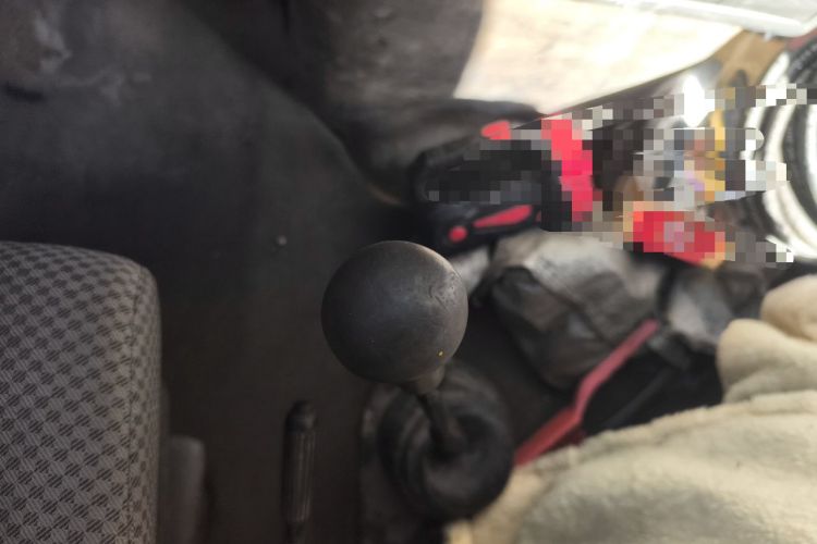 Used Iveco Daily 2012 2.5T-A35 Logistics Version 1 Low Roof Gear Lever