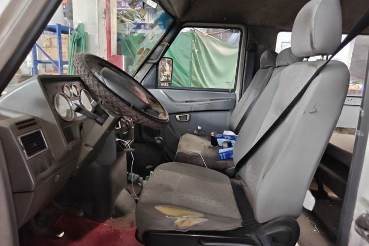 Used Iveco Daily 2012 2.5T-A35 Logistics Version 1 Mid-Roof Left Front Seat