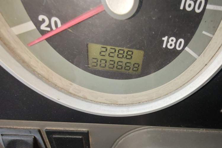 Used Iveco Daily 2012 2.5T-A35 Logistics Version 1 Mid-Roof Odometer Close Up