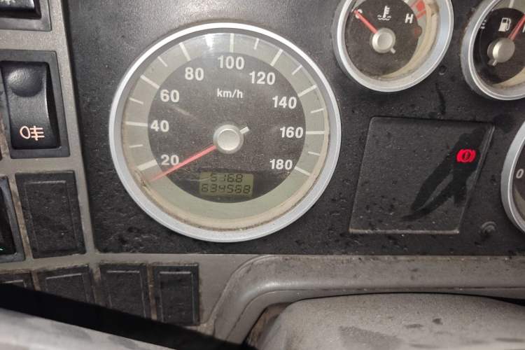 Used Iveco Daily 2012 2.5T-A35 Logistics Version 1 Mid-Roof Odometer Close Up