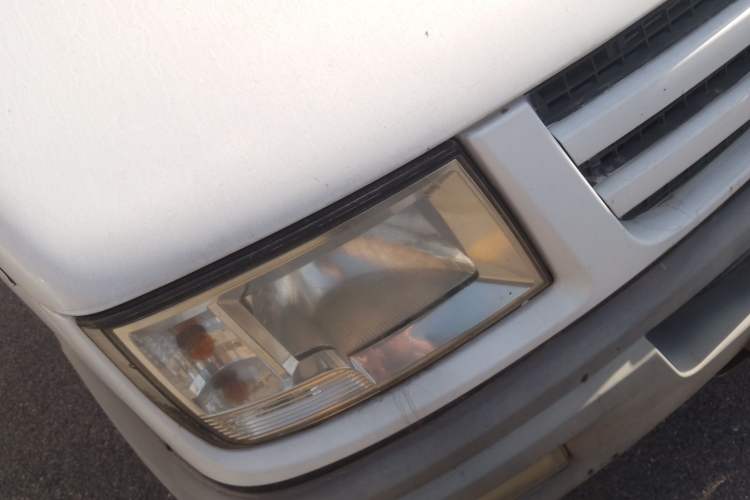 Used Iveco Daily 2012 2.5T-A35 Logistics Version 1 Mid-Roof Right Front Headlight
