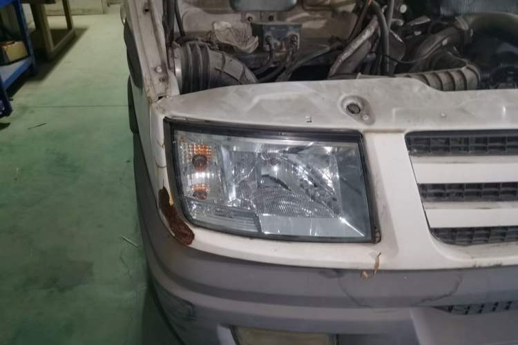 Used Iveco Daily 2012 2.5T-A35 Logistics Version 1 Mid-Roof Right Front Headlight