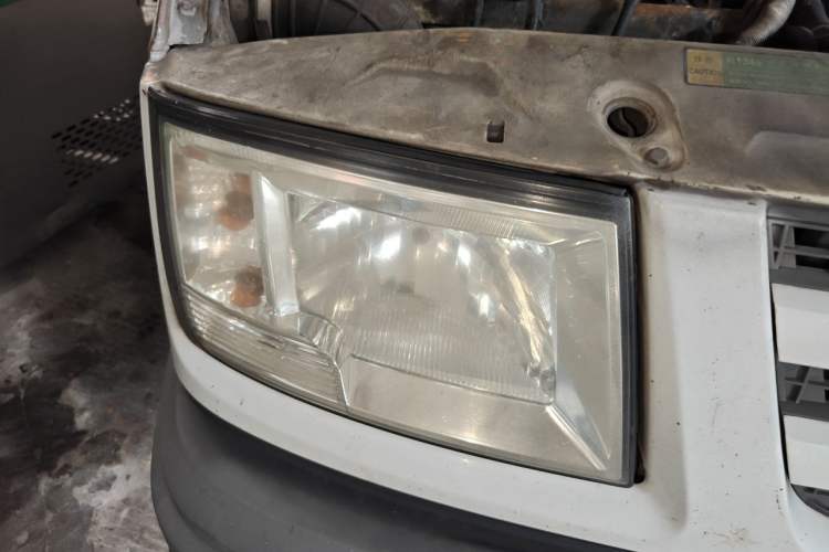 Used Iveco Daily 2012 2.5T-A35 Logistics Version 1 Mid-Roof Right Front Headlight
