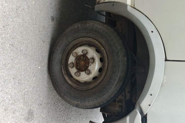 Used Iveco Daily 2012 2.5T-A35 Logistics Version 1 Mid-Roof Right Front Wheel Hub