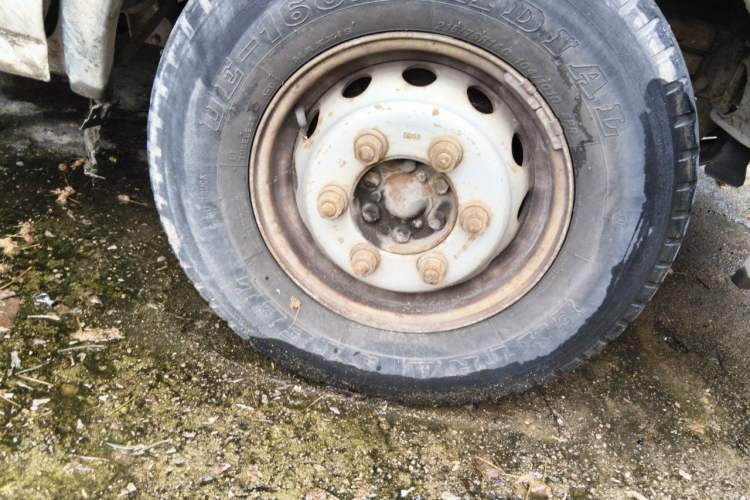 Used Iveco Daily 2012 2.5T-A35 Logistics Version 1 Low Roof Right Front Wheel Hub