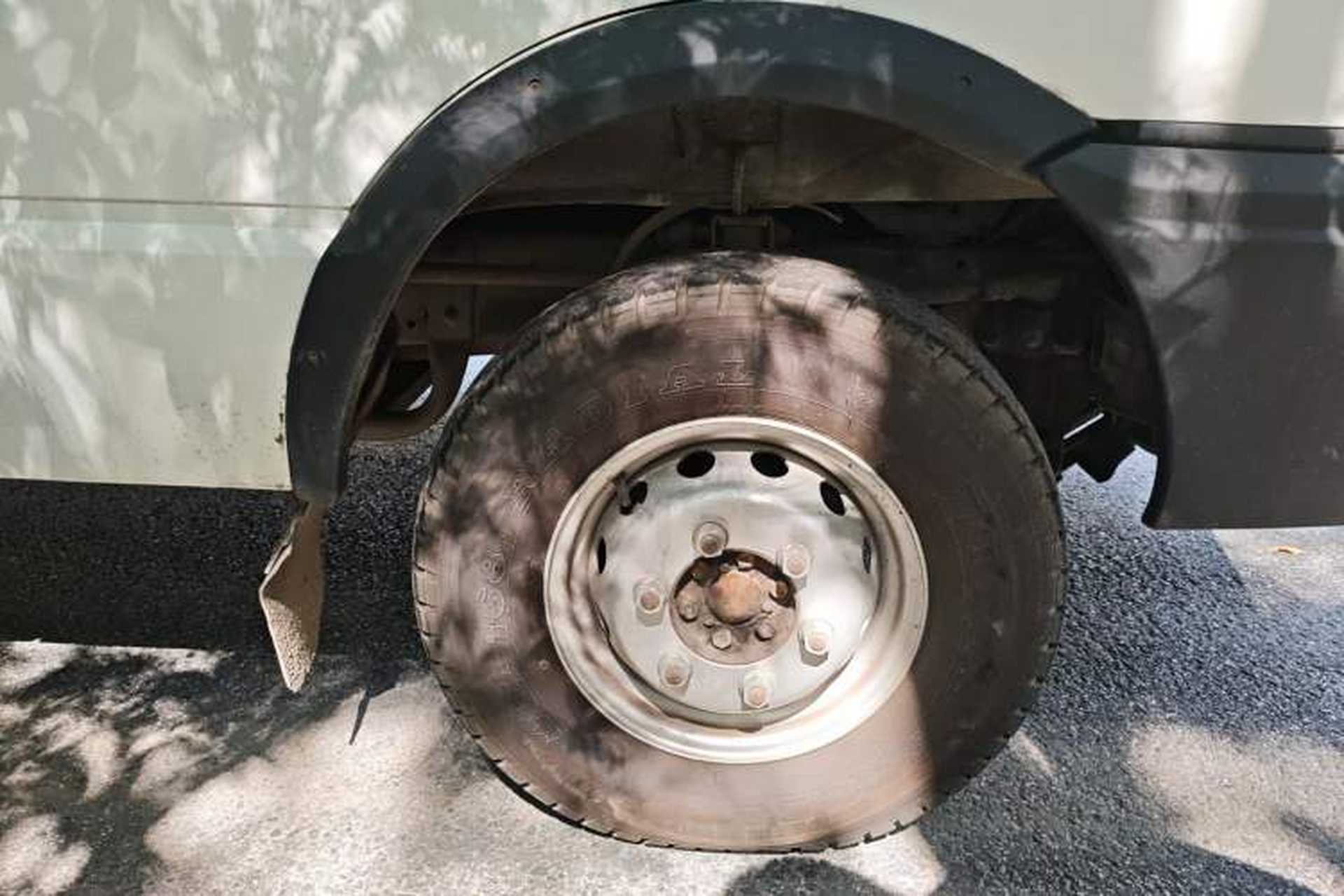 Used Iveco Daily 2012 2.5T-A35 Logistics Version 1 Mid-Roof Right Front Wheel Hub