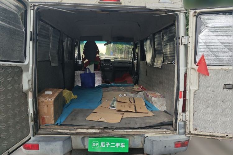 Used Iveco Daily 2012 2.5T-A35 Logistics Version 1 Mid-Roof Trunk