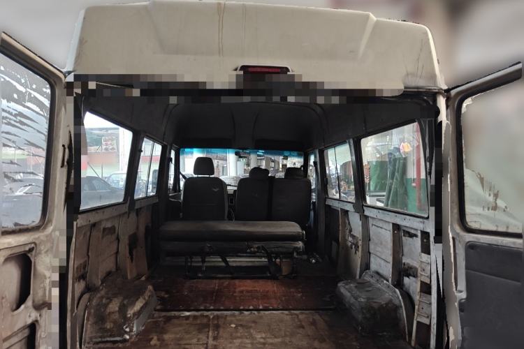 Used Iveco Daily 2012 2.5T-A35 Logistics Version 1 Mid-Roof Trunk