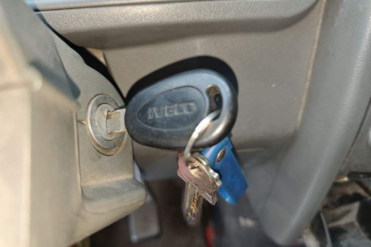 Used Iveco Daily 2012 2.5T-A35 Logistics Version 1 Mid-Roof Vehicle Key
