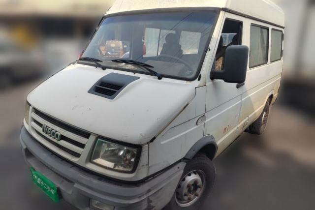 Iveco Daily 2012 2.5T-A35 Logistics Version 1 Mid-Roof usado