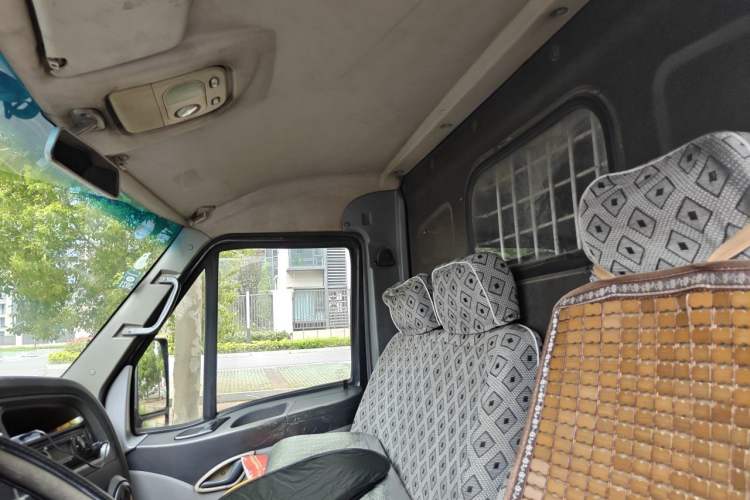 Used Iveco Daily 2014 2.8T-A35 NJ6494ACZ43S4 Headliner