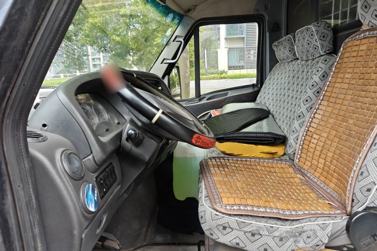 Used Iveco Daily 2014 2.8T-A35 NJ6494ACZ43S4 Left Front Seat