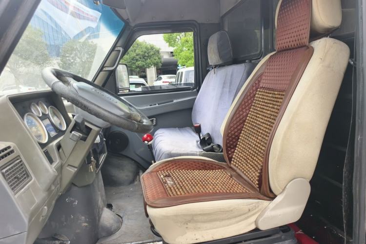 Used Iveco Daily 2014 2.8T-V40 NJ5044XXY3A43S4 Left Front Seat